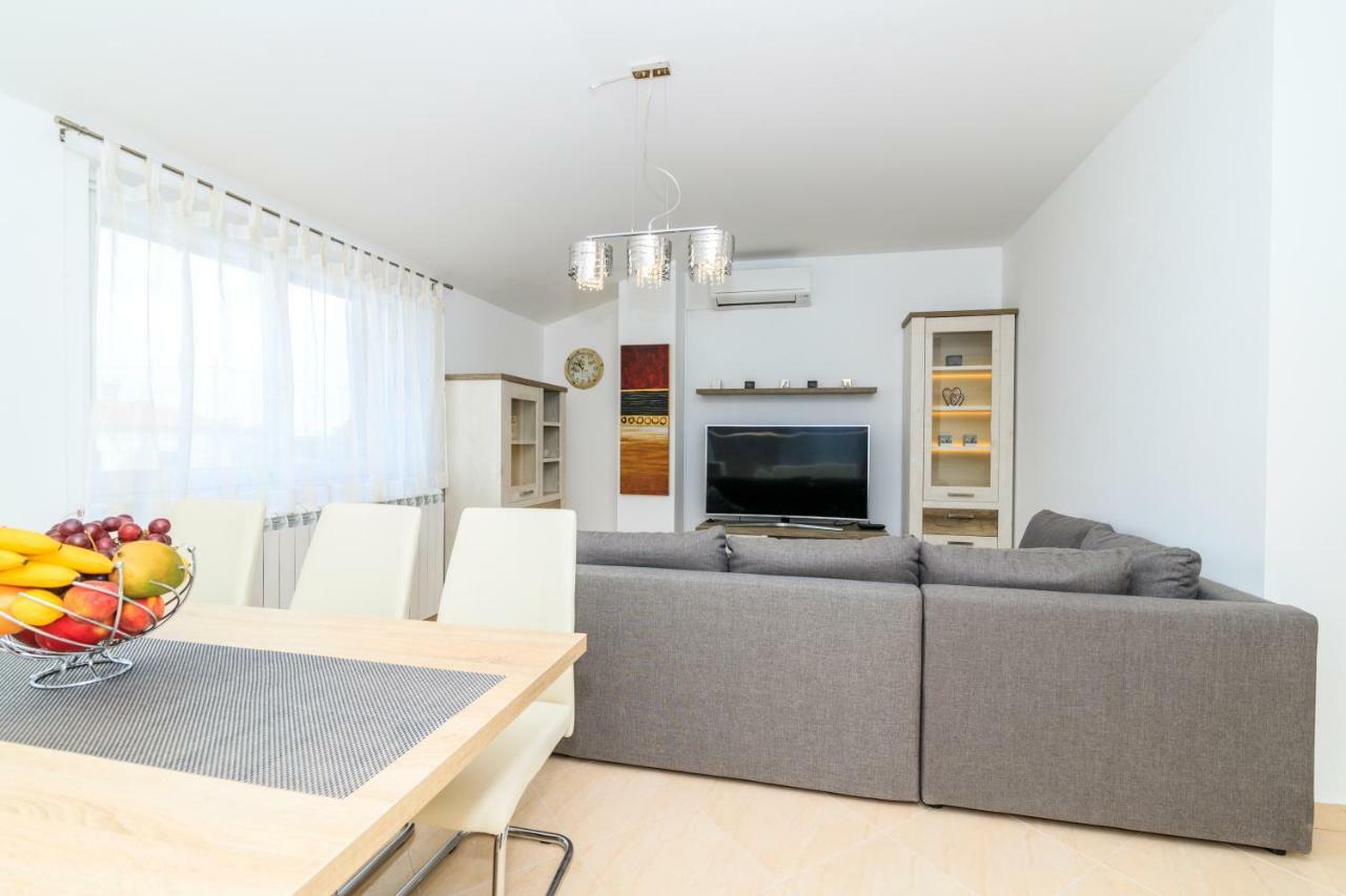 Holiday Home Natasha Светвинченат Экстерьер фото