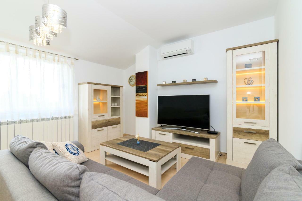 Holiday Home Natasha Светвинченат Экстерьер фото